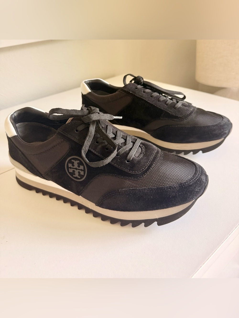 🖤 Tory Burch Black Leather & Suede Sneakers | Women’s Size 10 | Luxe Casual 🖤 - Picture 8 of 10